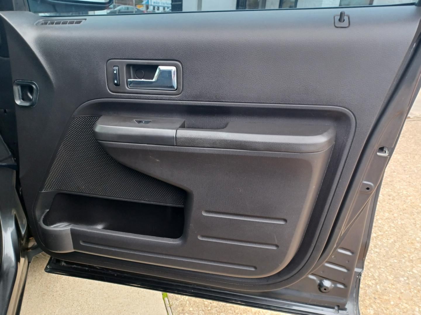 2007 GRAY /BLACK Ford Edge SEL FWD (2FMDK38C47B) with an 3.5L V6 DOHC 24V engine, 6-Speed Automatic Overdrive transmission, located at 2001 E. Lancaster, Ft. Worth, 76103, (817) 336-7000, 32.746181, -97.301018 - Photo#17